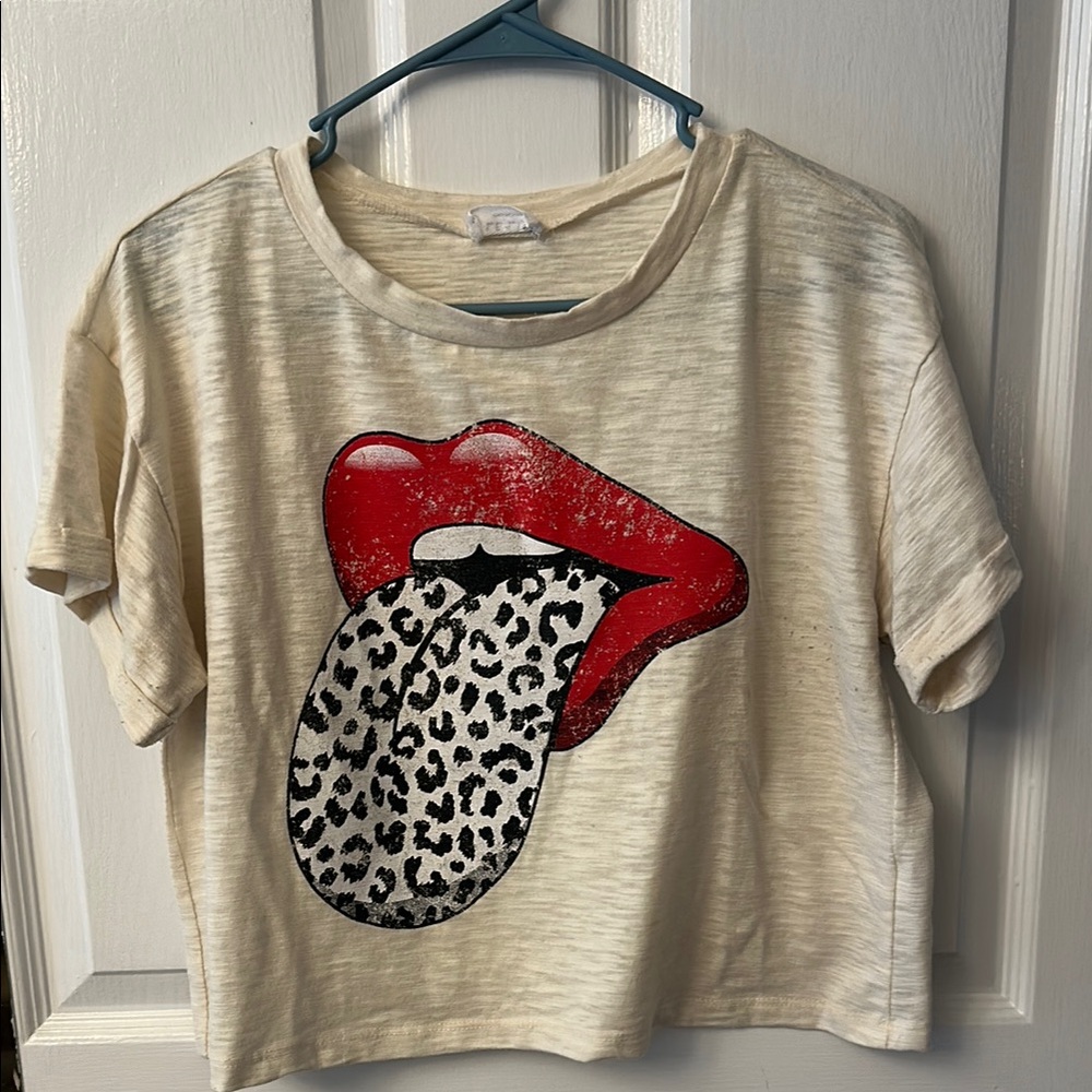 Le Lis Cream and Red Short Sleeve Tee with Graphic Design